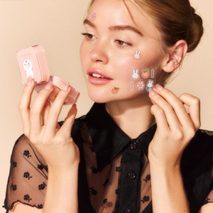 Picture of dearcloud X Miffy Hydrocolloid Blemish Patches & Compact Case Set